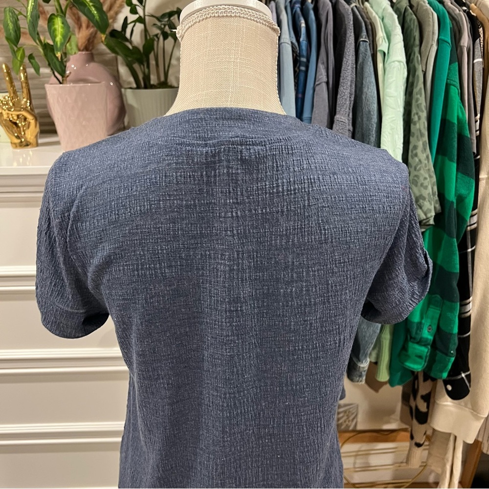 Cable & Gauge | Chambray Button Up Short Sleeve Top size Medium - Picture 5 of 11